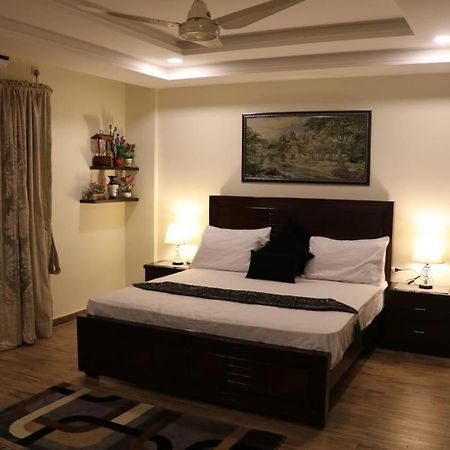 Elegant & Charming One Bed Apartment In Bahria Town Ραβαλπίντι Εξωτερικό φωτογραφία